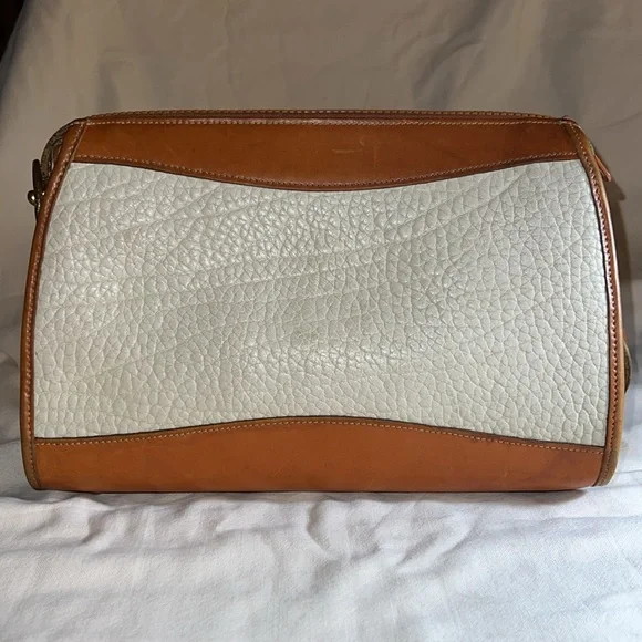 Vintage, Dooney and Bourke Handbag, Crossbody Style, All Weather leather - Picture 5 of 10